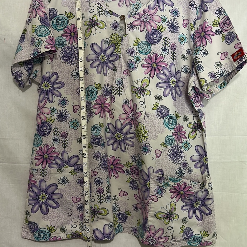 Scrub top - Picture 3 of 7